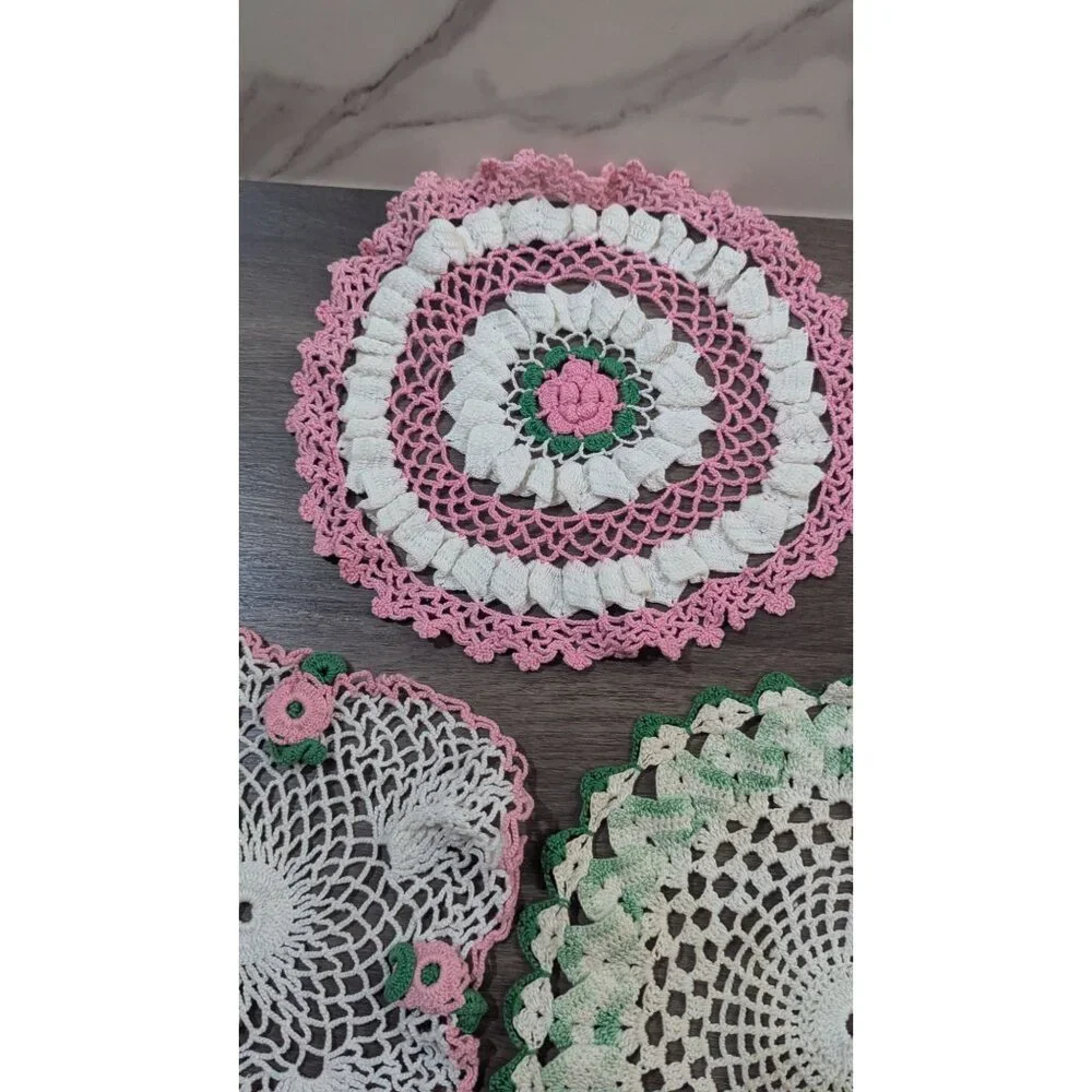Handmade Crochet Lace Doilies Set Of 3 Pink White  Green‎ Floral Patterns Estate